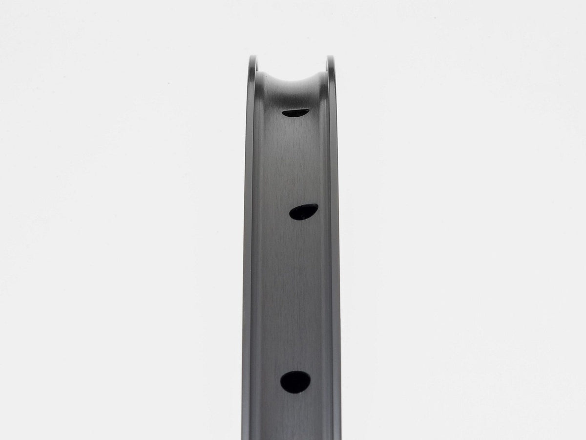 Bontrager Paradigm Comp 25 TLR Disc Road Wheel Front