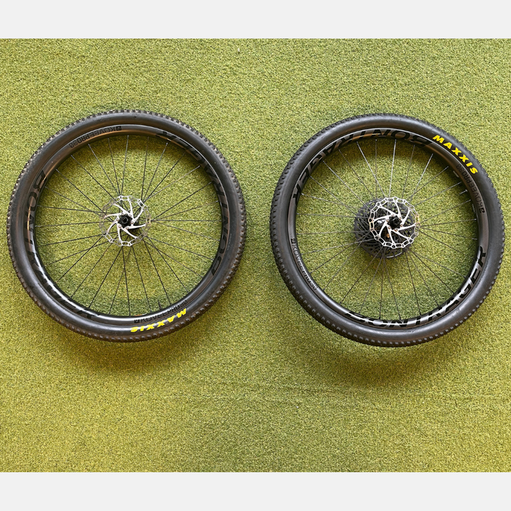 Bontrager Kovee Pro 30 hjulset - Begagnad (med däck och kassett)