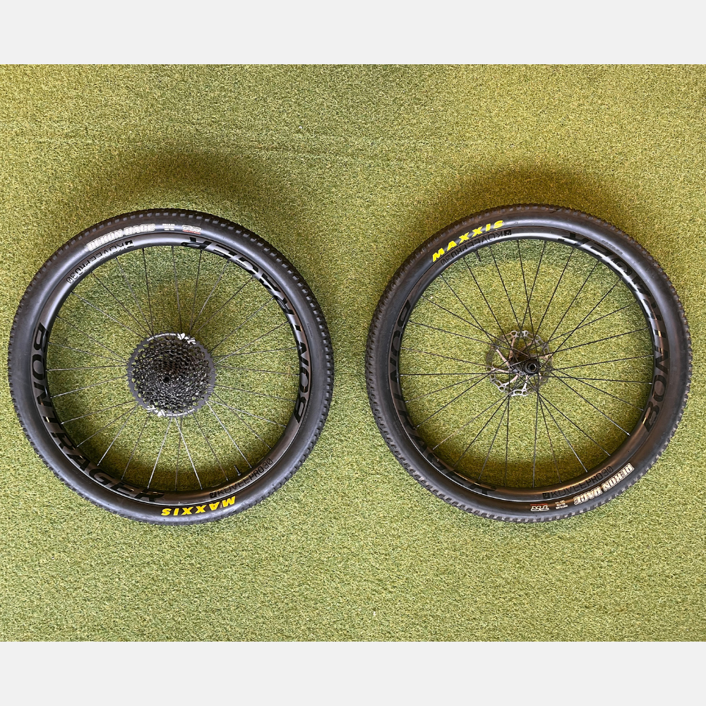 Bontrager Kovee Pro 30 hjulset - Begagnad (med däck och kassett)