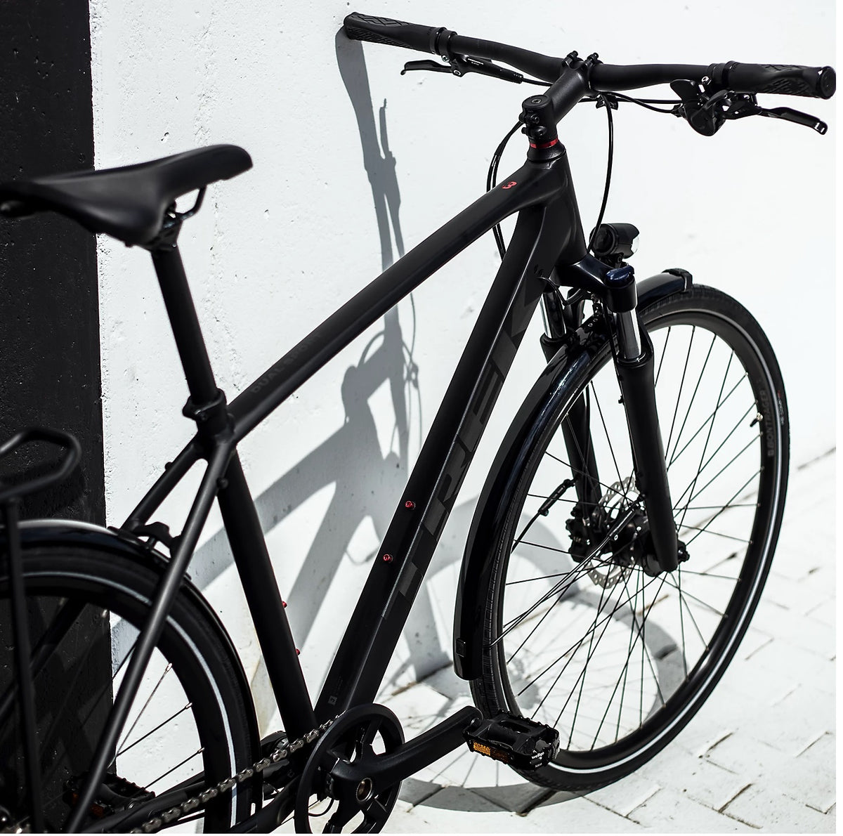 Trek Dual Sport 3 Equipped Matte Trek Black
