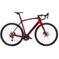 Rödsvart cykel ifrån Trek